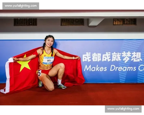 吴艳妮：赛场狂飙破纪录，场外甜飒展豹系魅力