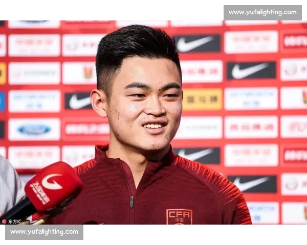 黄紫昌带伤出战创纪录！额眉缝八针仍头球破门